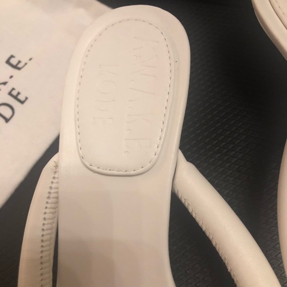 NWT A.W.A.K.E. Mode white leather sandals 6.5 7 - Picture 3 of 7